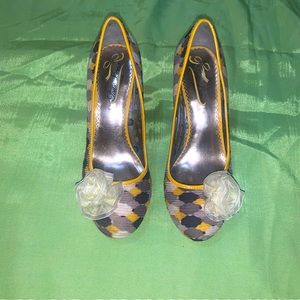 Anthro Poetic Licence Yellow/Grey/Black/White Stitched Floral 3.25” Heel Sz 37